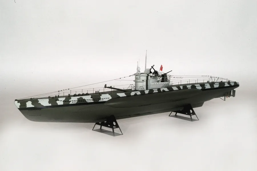 /img/46885-u-boat-diecast-display.webp