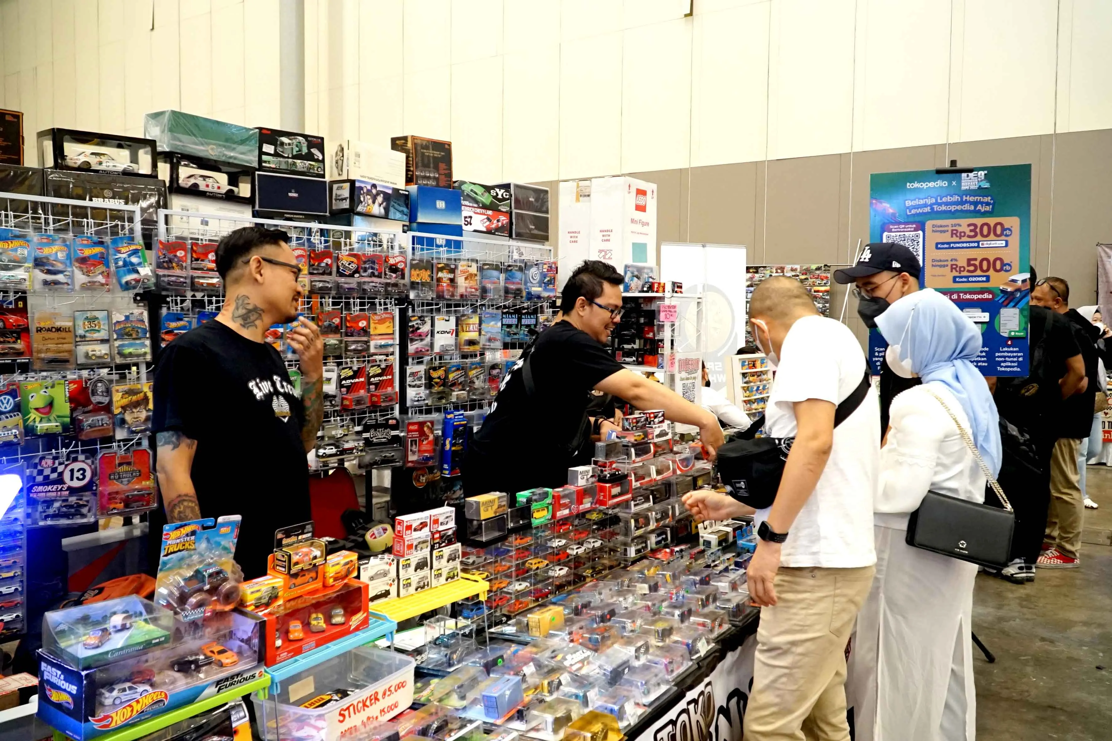 46907 diecast expo floor