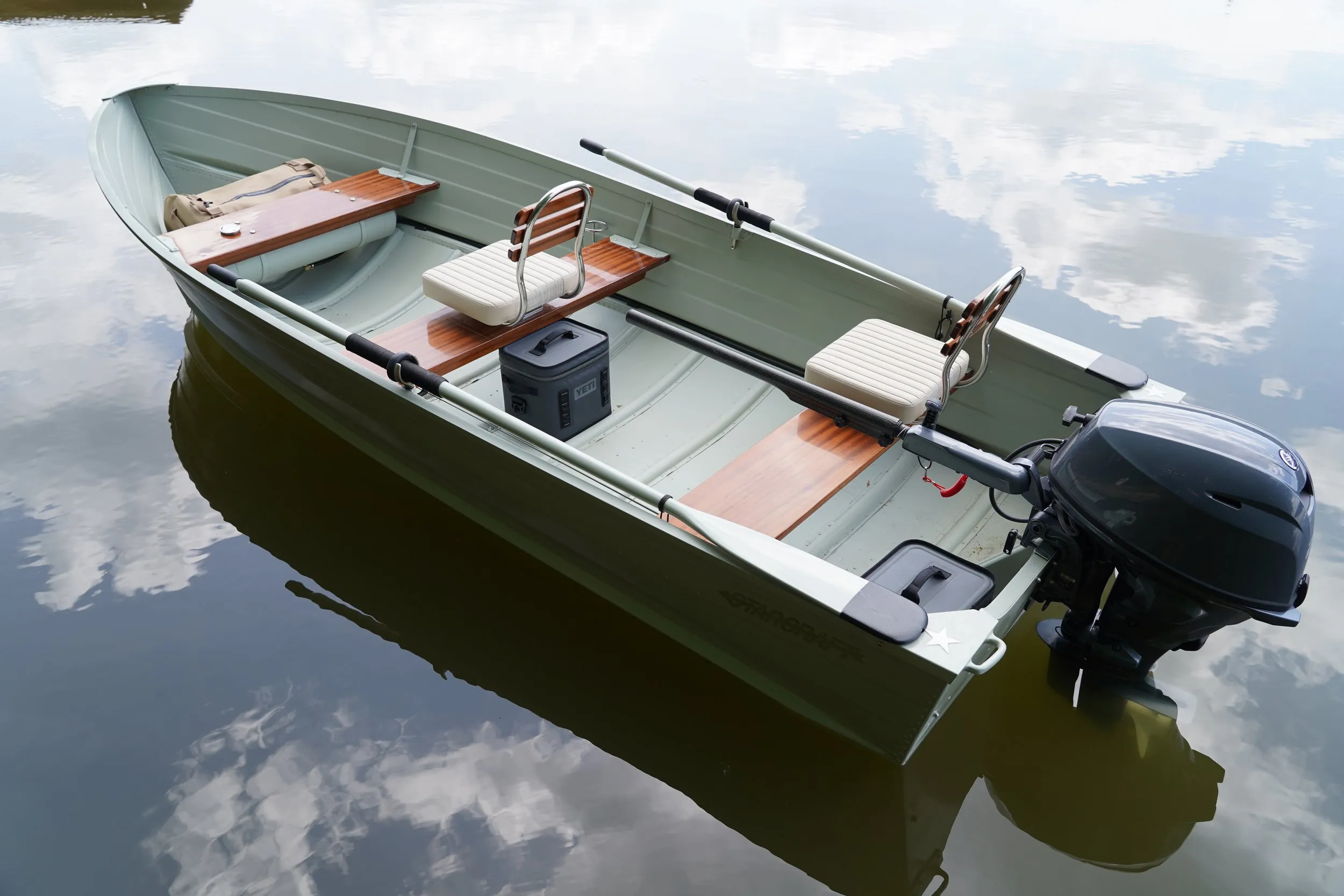 46925 diecast metal boat display