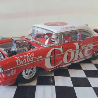 /img/46932-danbury-mint-diecast-car-models-display.webp