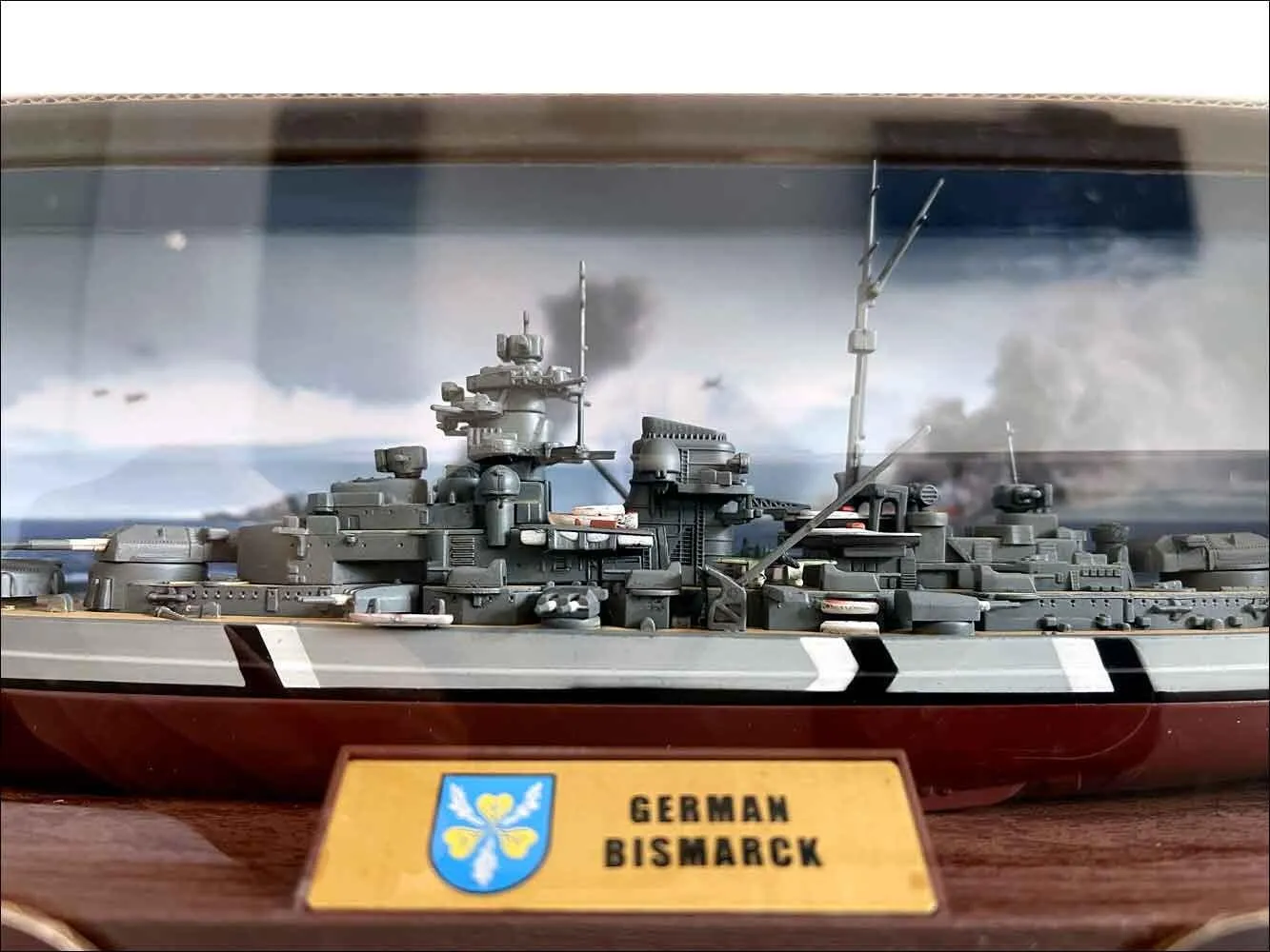 46951 bismarck diecast model 2