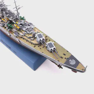 /img/46951-bismarck-diecast-model-5.webp