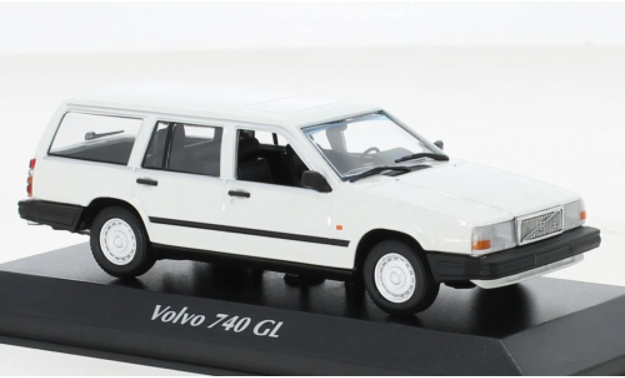 46959 volvo 740 diecast car main