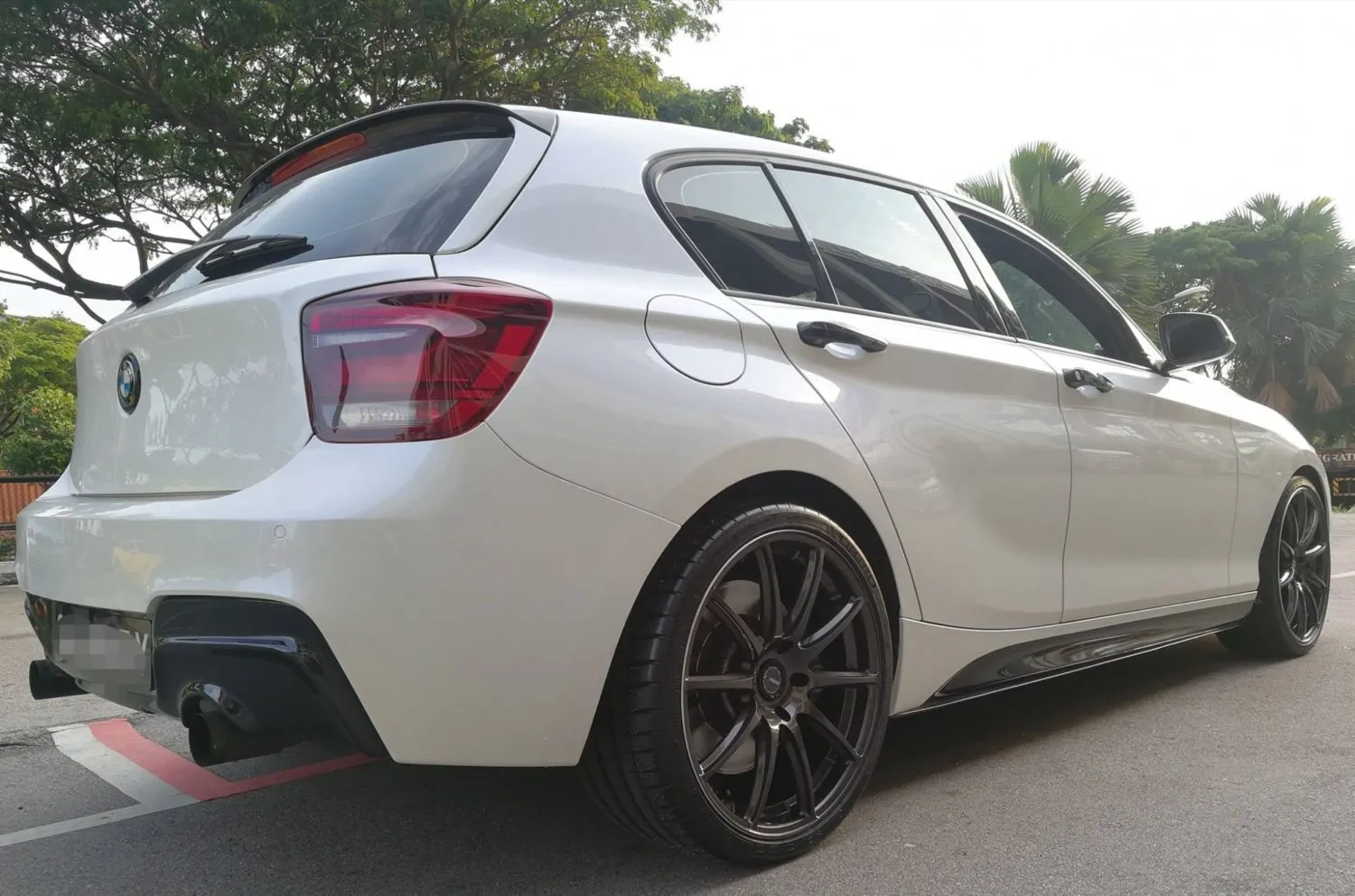 46991 bmw f20 diecast white display