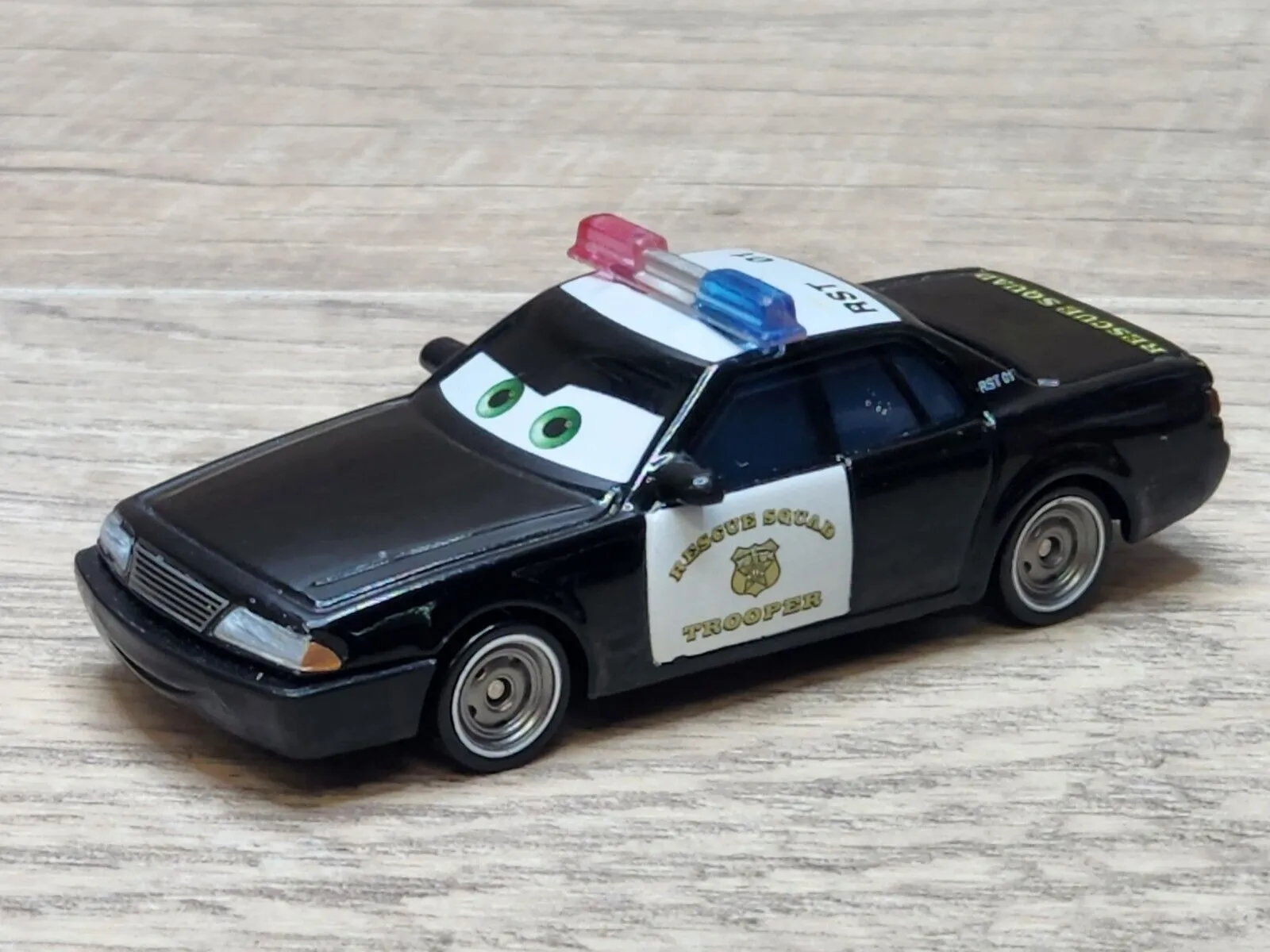47009 disney cars police car 3