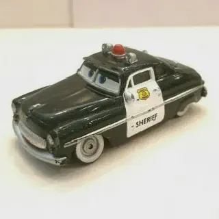 /img/47009-disney-cars-police-car-7.webp