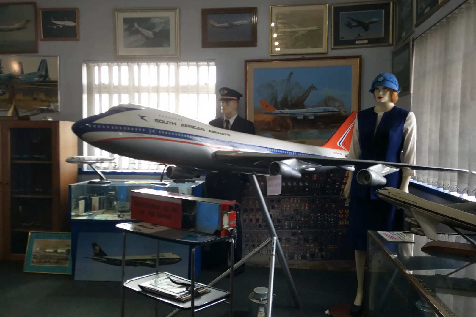 /img/47022-diecast-model-airplane-collection.webp