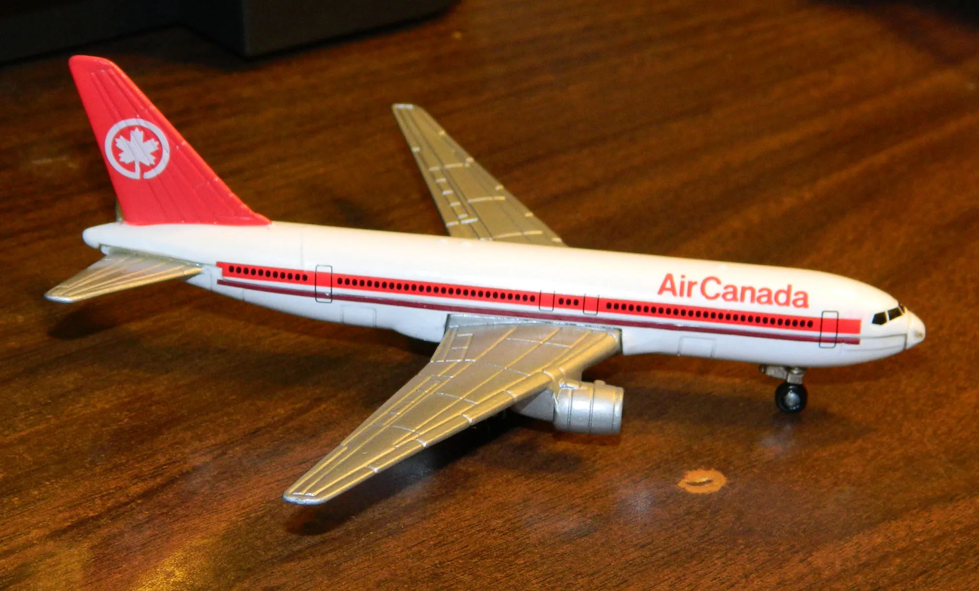 47022 diecast model airplane detail