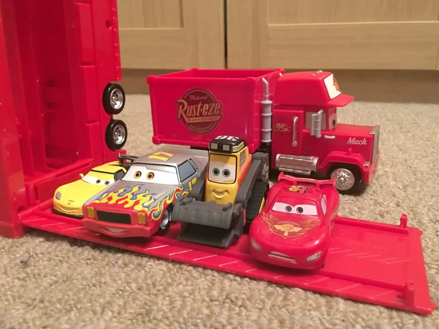 47068 mack carrier collecting