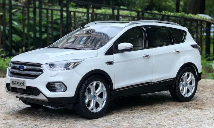/img/47088-ford-kuga-diecast-model-5.webp