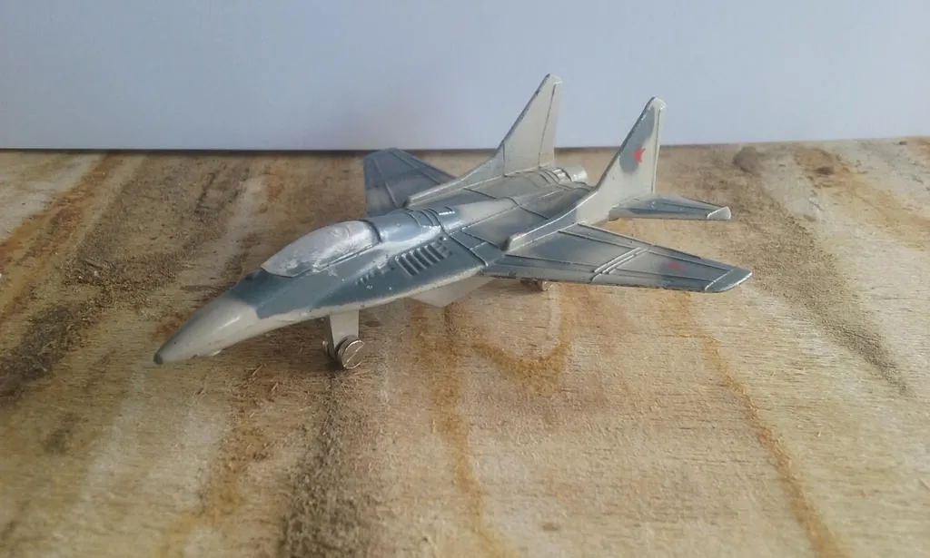 47089 mig 29 fulcrum diecast model