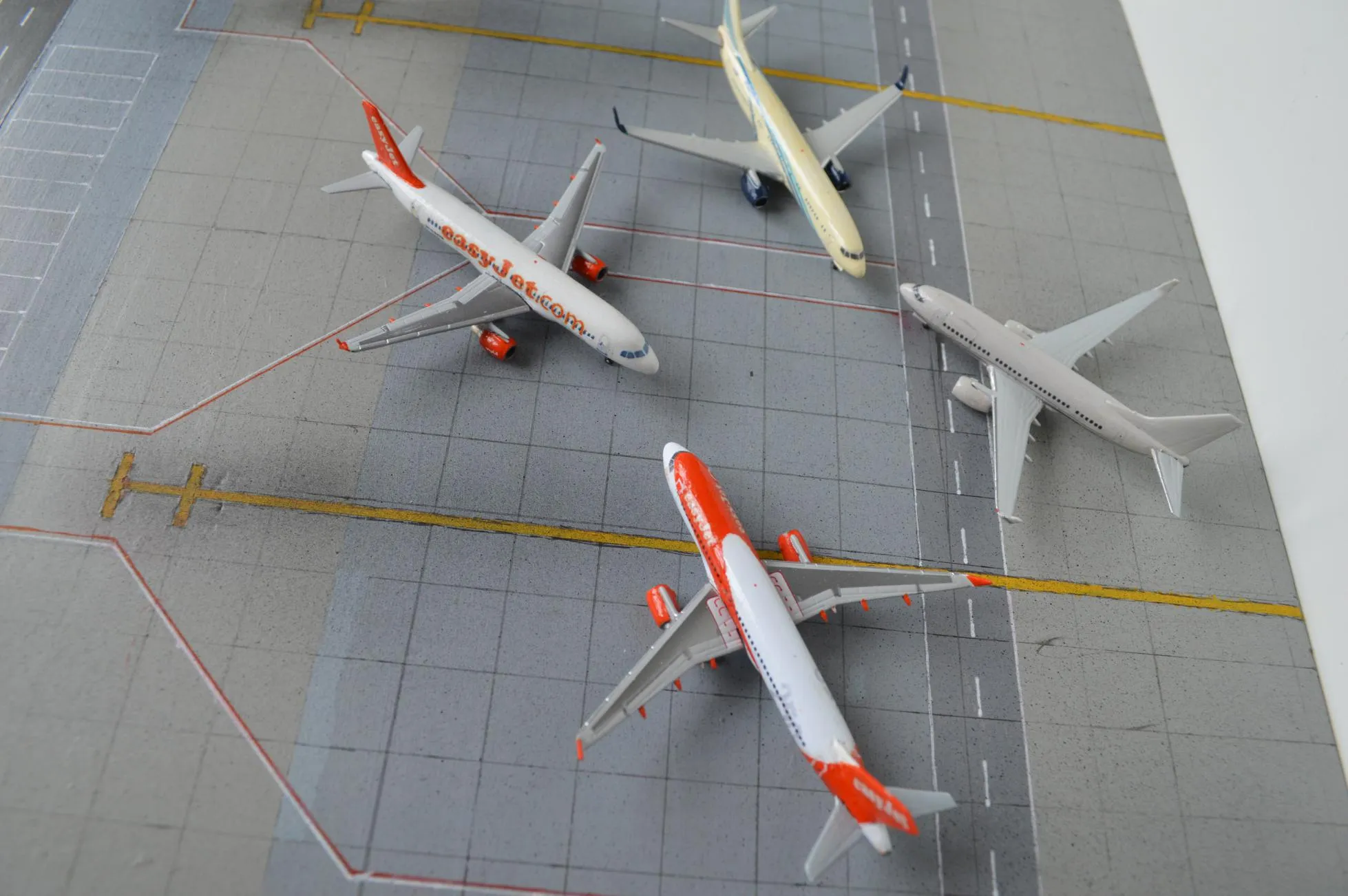 47092 easyjet airbus a321 diecast