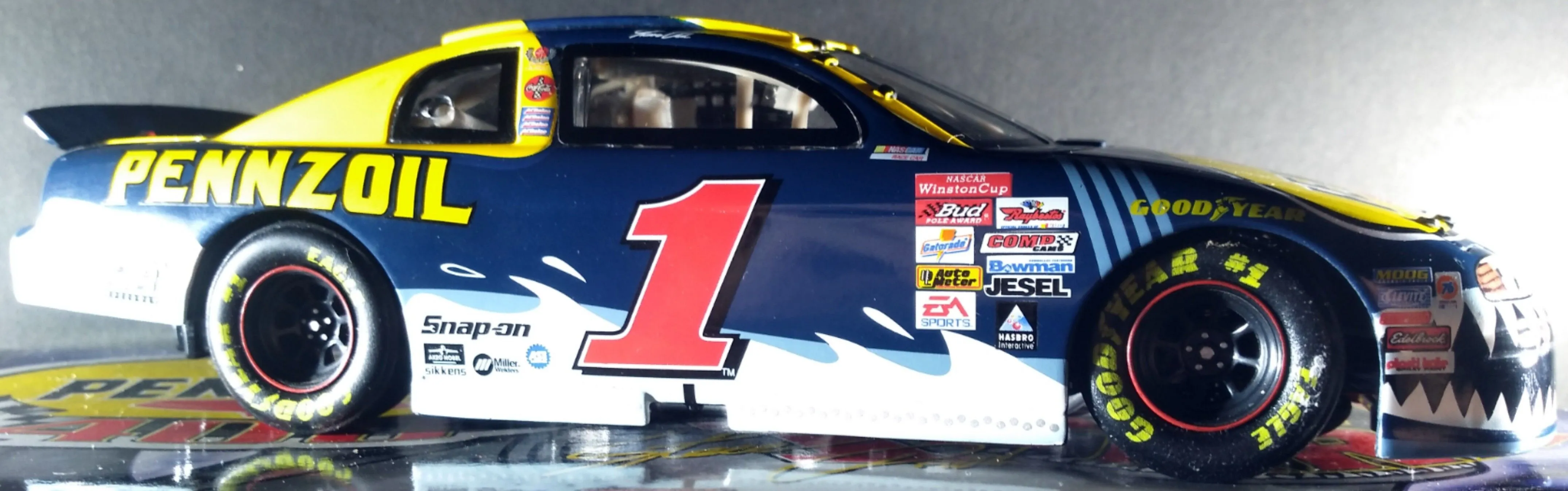 /img/47100-nascar-diecast-canada-racing.webp