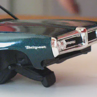 /img/47111-lemans66-diecast-usb-closeup.webp