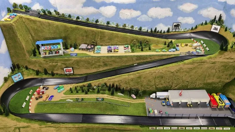 47117 custom diecast racing track 6