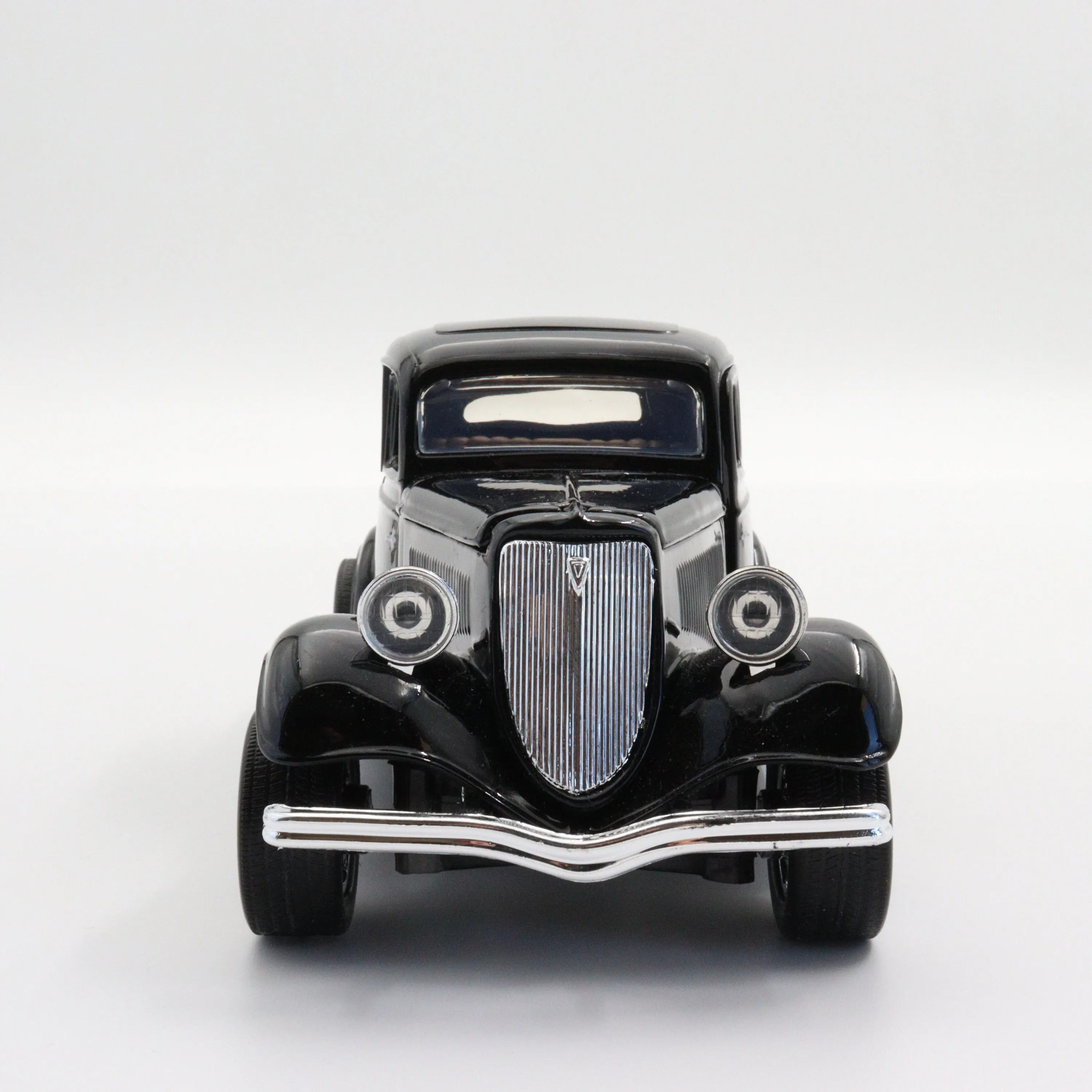/img/47118-diecast-32-ford-coupe-display.webp