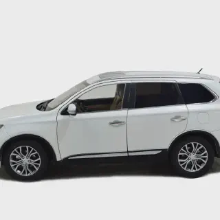 /img/47121-mitsubishi-outlander-diecast-car-7.webp