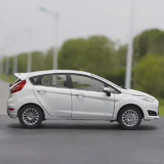 /img/47140-ford-fiesta-diecast-display.webp