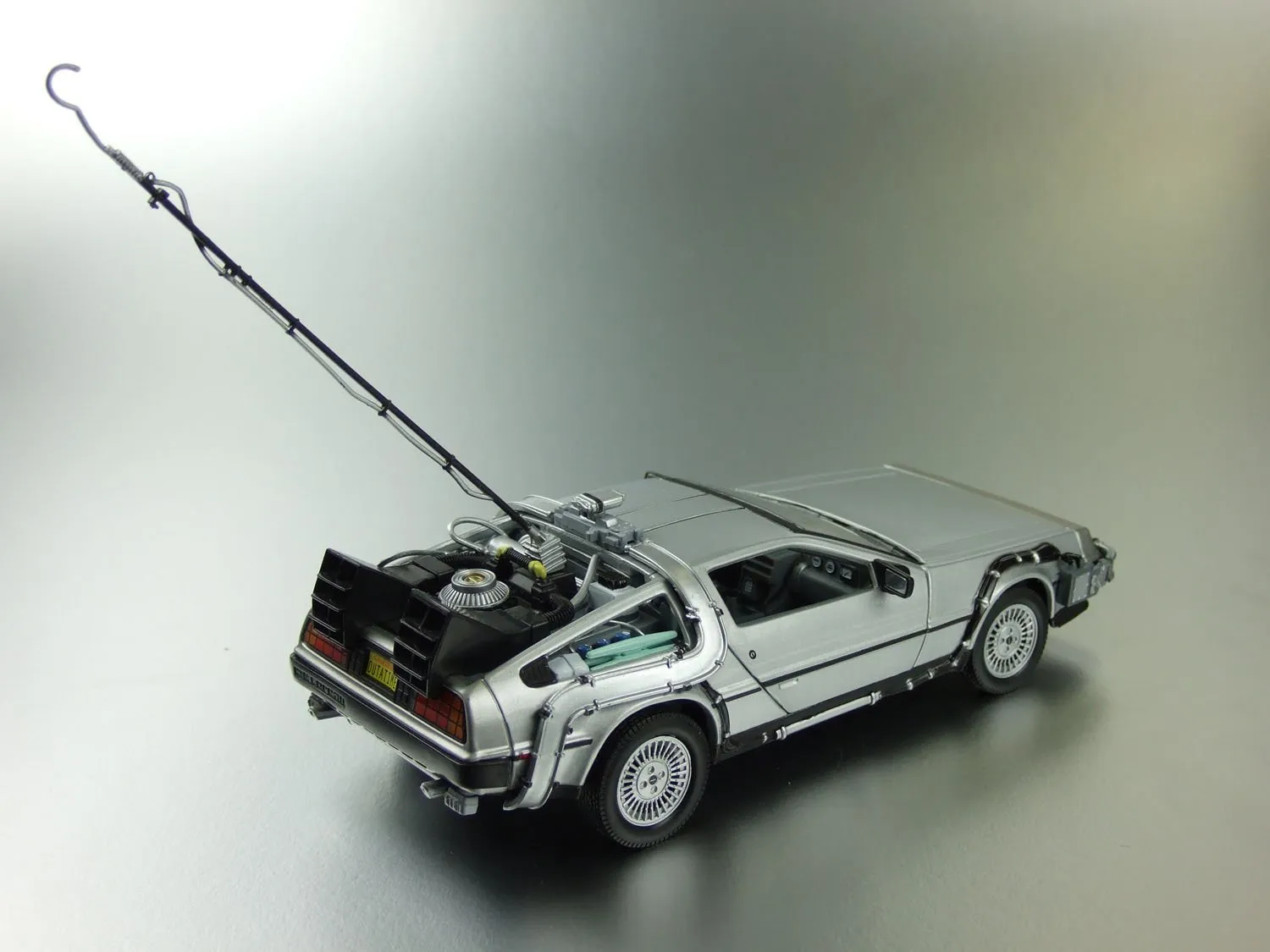 /img/47144-delorean-specialty-store.webp