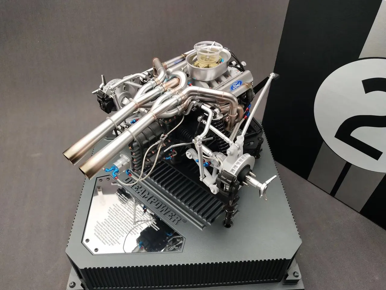 47157 detailed diecast engine