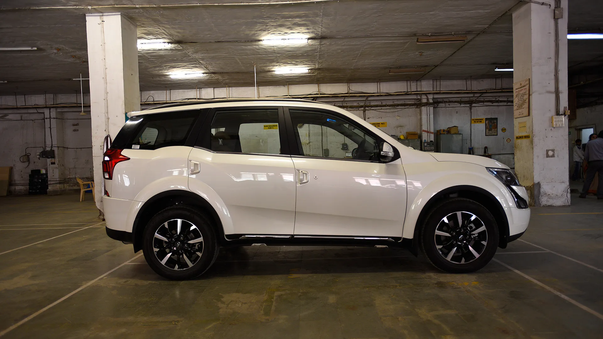 47173 kinsmart xuv 500 diecast