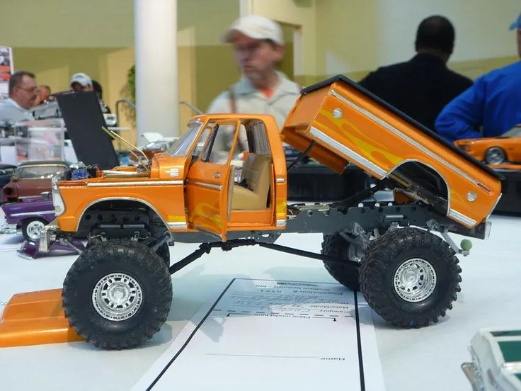 /img/47184-rc-diecast-trucks-playing.webp
