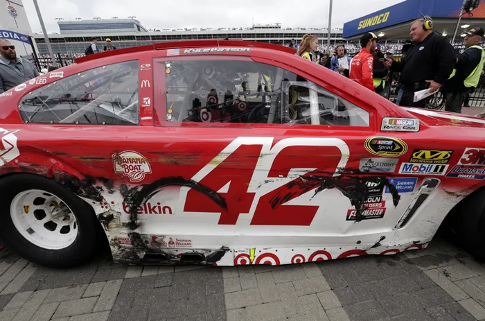 47185 kyle larson autograph