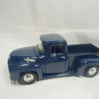 /img/47186-little-blue-truck-child-playing.webp