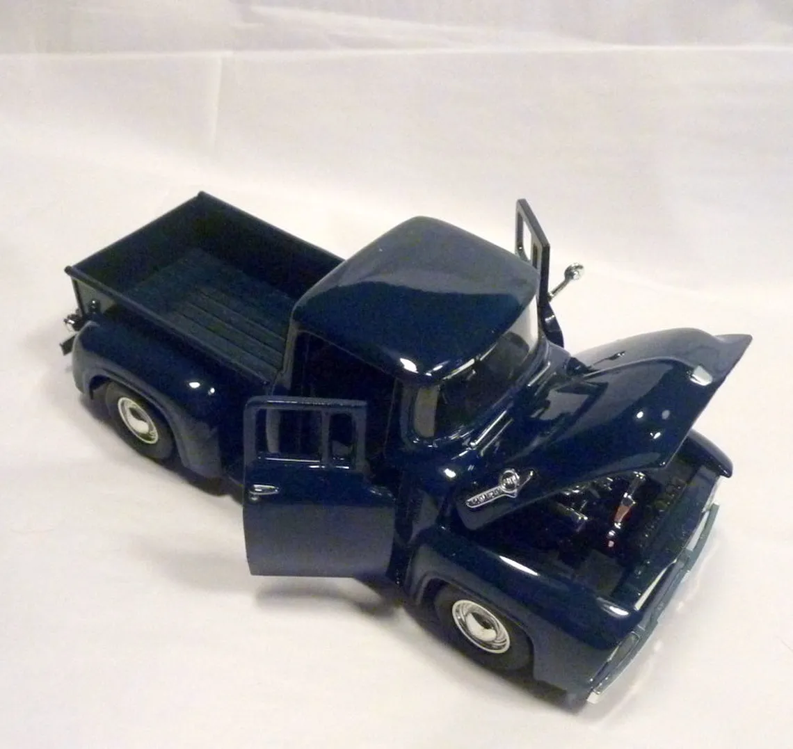 47186 little blue truck collection display