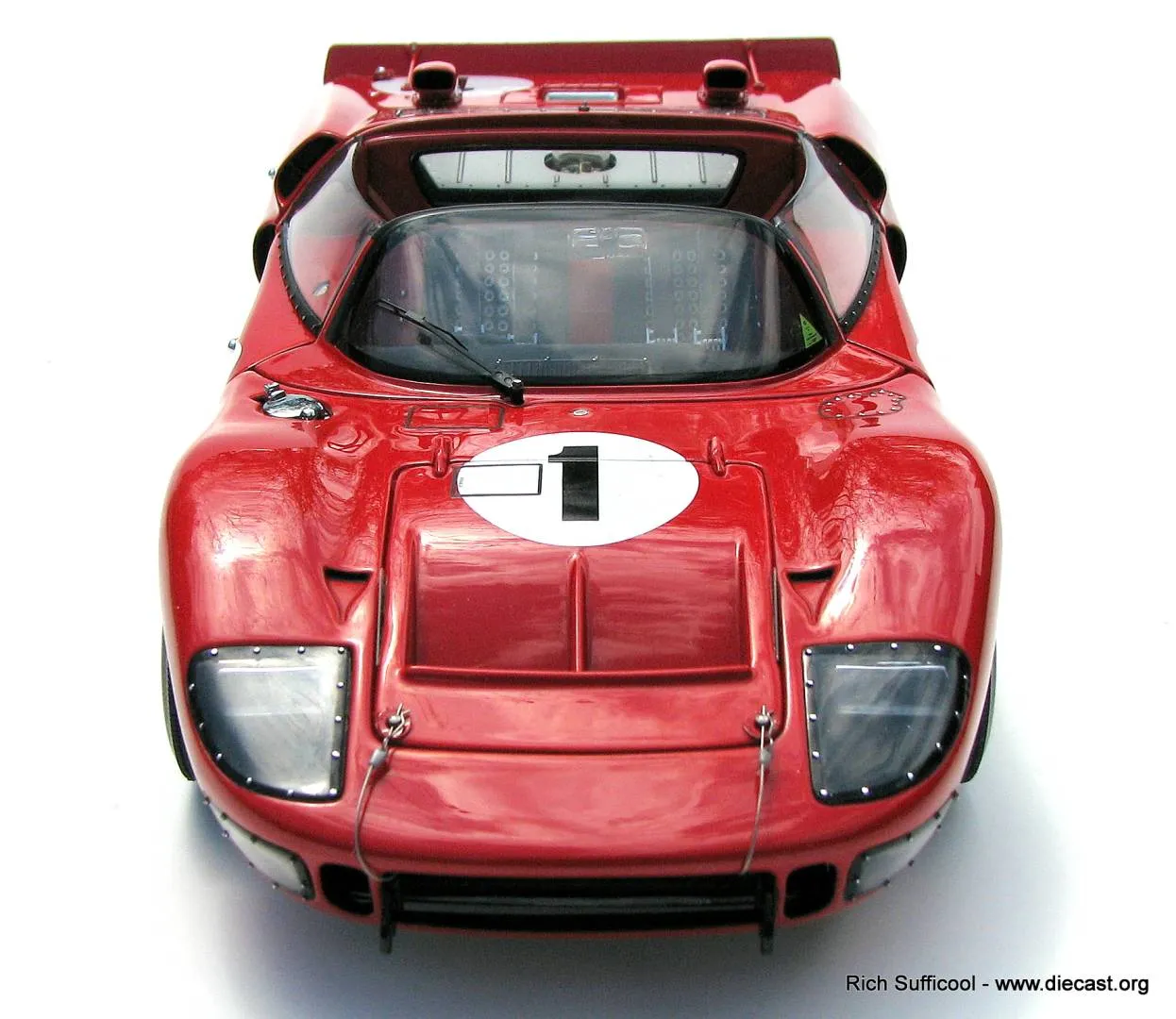 /img/47187-gt40-diecast-display.webp