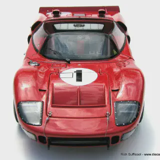 /img/47187-gt40-diecast-display.webp
