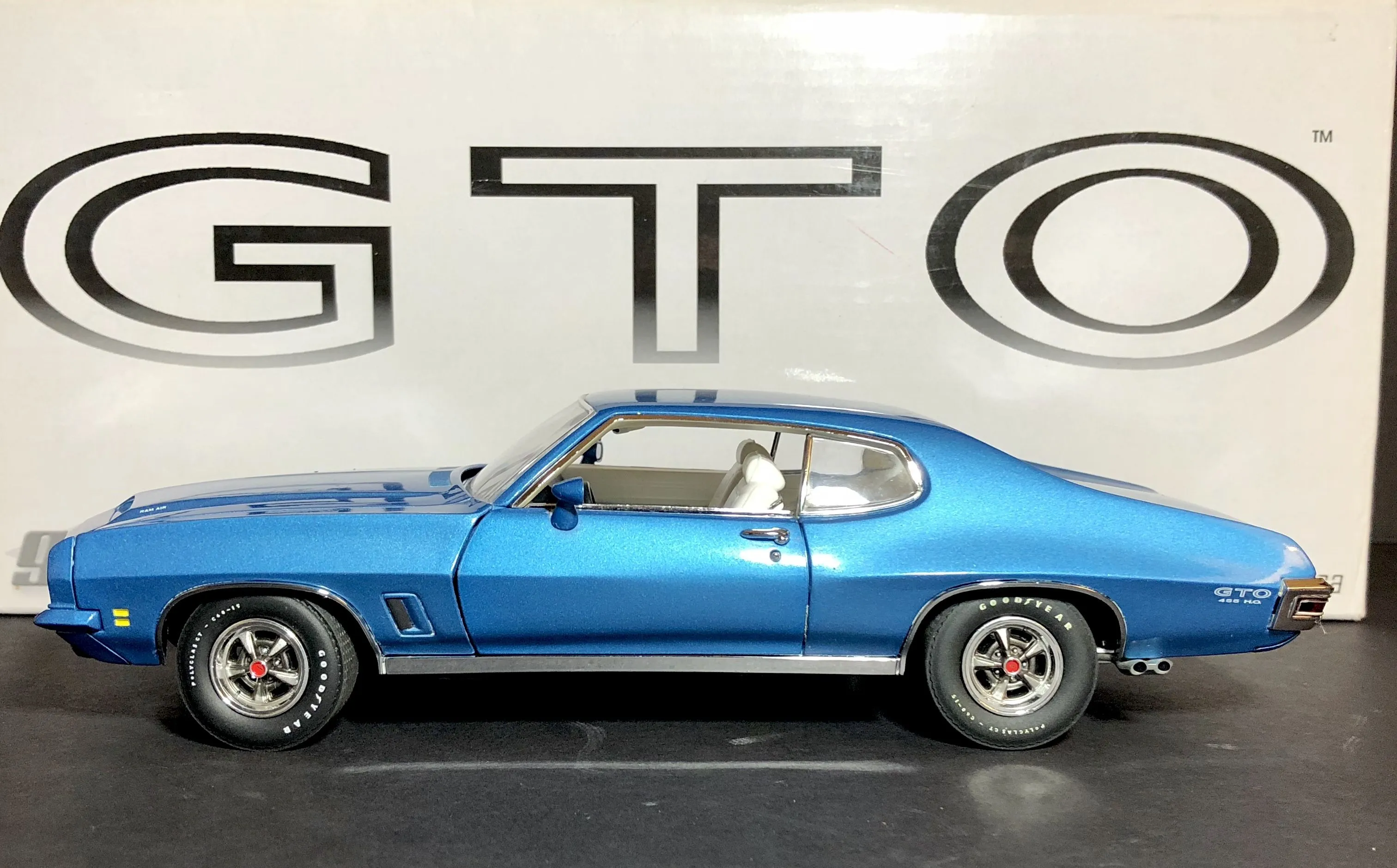 47207 latar belakang foto diecast